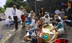 Lundi 2 juin 2003
Les grévistes de l'Éducation nationale ont organisé des piquets de grève devant le rectorat tout au long du week-end