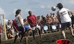 La première édition du Nestlé tour beach soccer a eu lieu du samedi 26 au lundi 28 mars 2005. Le footballeur Éric Cantona était invité