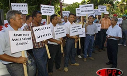 Lundi 26 janvier 2004
Les artisans du Bâtiment ont manifesté devant la préfecture