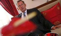Lundi 21 août 2006 -
Le préfet Laurent Cayrel quitte La Réunion après un an passé dans l'île