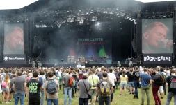 Le groupe britannique Frank Carter & the Rattlesnakes ouvre  a 15e édition du festival ock en Seine à Saint-Cloud, près de Paris, le 25 août 2017