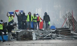Manifestation de "gilets jaunes" sur les Champs Elysées à Paris, le 24 novembre 2018