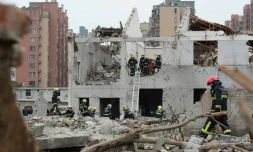 Des équipes de secours sur les lieux d'un explosion à Ningbo, dans l'est de la Chine, le 26 novembre 2017