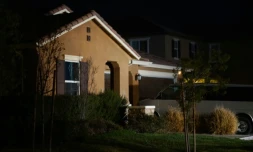 A Perris, en Californie, le 15 janvier 2018, un couple a été arrêté après la découverte par la police d'une "maison de l'horreur", où 13 frères et soeurs étaient enfermés, affamés par leurs propres parents.