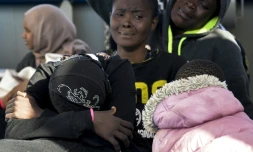Des migrantes secourues au large de la Libye par la Croix Rouge italienne le 4 novembre 2016