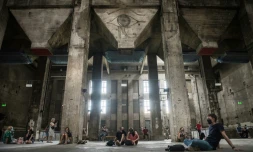 Des visiteurs assistent à une exposition sonore inédite au Berghain, le prestigieux temple de la techno, le 24 juillet 2020 à Berlin