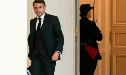 Le président Emmanuel Macron à la sortie du Conseil des ministres à l'Elysée, le 11 décembre 2024 à Paris