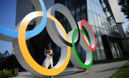 Les anneaux olympiques prĂšs du Stade National, le 24 juillet 2019 Ă Tokyo oĂč se dĂ©rouleront les JO-2020