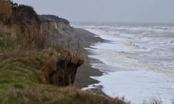 Vue du littoral dans le village balnéaire de Thorpeness, dans le Suffolk, en Angleterre, le 3 février 2026