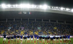 Le XV de France salue ses supporters aprĂšs la victoire face aux Etats-Unis, Ă Fukuoka, le 2 octobre 2019