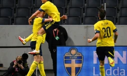 La joie du milieu de terrain suédois, Viktor Claesson, après avoir marqué le 2e but face à l'Espagne, lors des qualifications pour le Mondial-2022 au Qatar, le 2 septembre 2021 à Solna