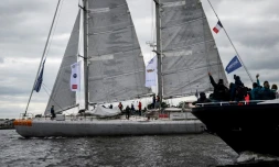 La goélette scientifique Tara quitte Lorient pour un périple de plus de 25.000 km destiné à mieux comprendre l'impact des pollutions humaines sur le monde invisible de l'océan, le 2 avril 2023