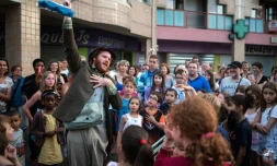 Le conte Hänsel et Gretel joué en opéra-promenade dans le quartier Planoise le 9 juillet 2016 à Besançon