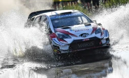 L'Estonien Ott Tanak au volant de sa Toyota Yaris WRC lors du rallye de Sardaigne, le 15 juin 2019 à Sassari