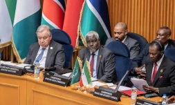 (De gauche à droite) Le secrétaire général des Nations unies, Antonio Guterres, le président de la Commission de l'Union africaine, Moussa Faki, et le président de la Guinée équatoriale, Teodoro Obiang Nguema Mbasogo, assistent à la réunion du Conseil de paix et de sécurité de l'Union africaine (UA) à Addis-Abeba, le 14 février 2025
