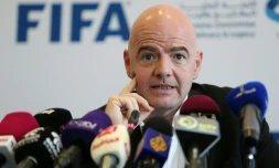 Le président de la Fifa Gianni Infantino en conférence de presse à Doha, le 22 avril 2016