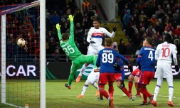 Le défenseur de Lyon Marcelo marque de la tête face au CSKA , le 8 mars 2018 à Moscou