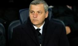L'entraîneur de Lyon Bruno Genesio suit le match contre le Barça en C1 au Camp Nou, le 13 mars 2019