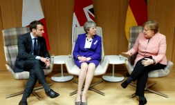 La Première ministre britannique Theresa May (c), le président français EMmanuel MAcron et la chancelière allemande Angela Merkel à Bruxelles, le 23 mars 2018