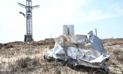 Un morceau de métal près du pas de tir de Starship, la nouvelle fusée de SpaceX, le 22 avril 2023 au Texas, deux jours après son premier décollage