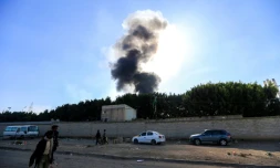 De la fumée s'échappe à la suite d'une frappe aérienne israélienne qui a visé une centrale électrique dans la capitale yéménite dirigée par les Houthis, Sanaa, le 19 décembre 2024