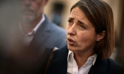 La secrétaire générale de la CGT Sophie Binet s'exprime devant la presse après s'être entretenue avec le Premier ministre Sébastien Lecornu, le 15 septembre 2025 à Paris