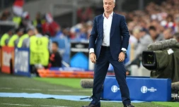 Le sélectionneur de la France Didier Deschamp suit le match face à l'Albanie lors de l'Euro au Vélodrome, le 15 juin 2016