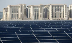 Une ferme utilisant l'énergie solaire dans les environs de Masdar à Abou Dhabi le 7 octobre 2015