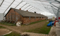 Un bâtiment du camp d'extermination nazi de Auschwitz à Oswiecim en Pologne le 2 décembre 2016