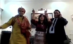 Confinés, des couples indiens se marient en ligne