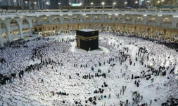 Des pĂšlerins musulmans Ă La Mecque au premier jour du Ramadan, le 2 avril 2022 en Arabie saoudite