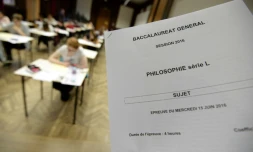 Des lycéens planchent sur l'épreuve de philosophie du baccalauréat, le 15 juin 2016 à Strasbourg