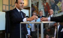 Le président français Emmanuel Macron vote au Touquet pour le second tour des législatives, le 18 juin 2017