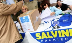 Deux mois et demi après les élections en Italie, le Mouvement 5 étoiles (antisystème) et la Ligue (extrême droite) doivent présenter lundi au président Sergio Mattarella, et à tout le pays, leur choix de chef du futur gouvernement populiste.