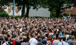 Hommage au pĂšre Hamel assassinĂ© le 28 juillet 2016 Ă Saint-Ătienne-du-Rouvray, dans le nord-ouest de la France