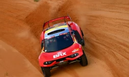 La Prodrive, pilotée par Sébastien Loeb, assisté de son co-pilote belge Fabian Lurquin, lors de la 2e étape du rallye-raid Dakar 2022, une spéciale entre Ha'il et al-Qaisumah (Arabie saoudite), le 3 janvier 2022