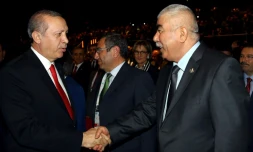 Le président turc Recep Tayyip Erdogan(g) et le vice-président afghan Abdul Rashid Dostum à Istanbul, le 23 avril 2015, photo fournie par le service de presse de la présidence turque 