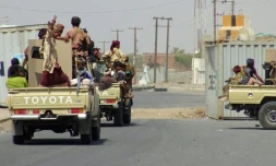 Des forces progouvernementales yéménites circulant le 10 novembre 2018 à la lisière Est de la ville de Hodeida dans le cadre d'une offensive qui s'intensifie pour reprendre cette ville portuaire aux rebelles Houthis