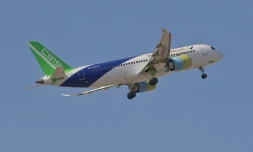 Un Comac C919 décolle de l'aéroport de Shanghai-Pudong, le 17 décembre 2017