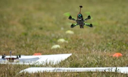 Coupe du monde de drones Ă  PourriĂšres, dans le Var, le 14 mai 2016