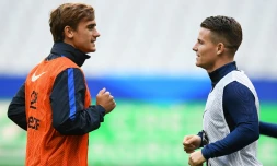 Antoine Griezmann et Kevin Gameiro, lors d'une séance d'entraßnement de l'équipe de France au Stade de France, le 6 octobre 2016