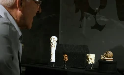 L'étonnante collection de crânes miniatures rassemblés au début du XXe siècle par la baronne Henri de Rothschild présentée à la fondation Bemberg, à Toulouse le 29 juin 2018 
