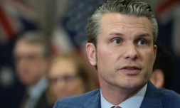 Le secrétaire américain à la Défense Pete Hegseth lors d'une réunion au Pentagone le 7 février 2025 à Arlington, dans l'Etat de Virginie, aux Etats-Unis