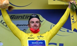 Le coureur de la Quick-Step Yves Lampaert premier maillot jaune du Tour de France 2022, après le contre-la-montre individuel, le 1er juillet à Copenhague 