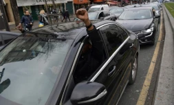 Des chauffeurs de VTC manifestent Porte de la Villette, à Paris, le 23 décembre 2016