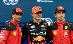 Les trois meilleurs temps des qualifications du GP d'Autriche: le Néerlandais Max Verstappen (c, meilleur temps), le Monégasque Charles Leclerc (d, 2e temps) et l'Espagnol Carlos Sainz Jr (g, 3e temps), le 30 juin 2023 à Spielberg