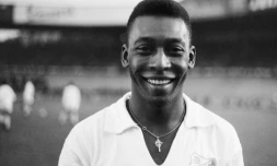 Pelé avant un match à Colombes, en région parisienne, en juin 1961