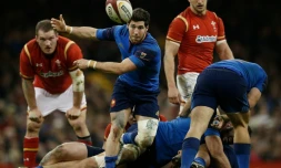 Le demi de mĂȘlĂ©e du XV de France Maxime Machenaud (c) contre le pays de Galles dans le Tournoi des six nations, au Millennium Stadium de Cardiff, le 26 fĂ©vrier 2016
