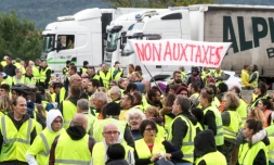 Des gilets jaunes bloquent la circulation près de la frontière avec l'Espagne, le 17 novembre 2018 au Boulou