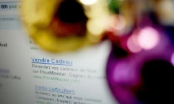 Un écran d'ordinateur affichant un site internet où des internautes proposent la vente en ligne de cadeaux reçus à Noël, le 26 décembre 2006 à Lyon